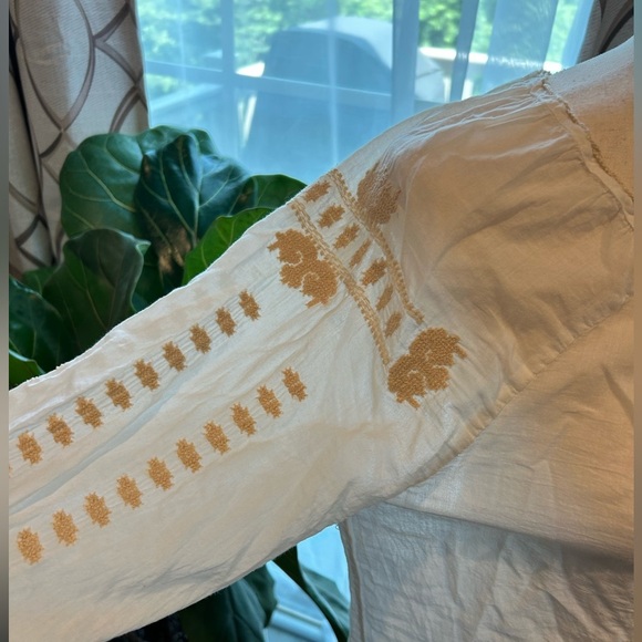 Gap Top 100% cotton boho white top with embroidery Size Medium - Picture 2 of 8